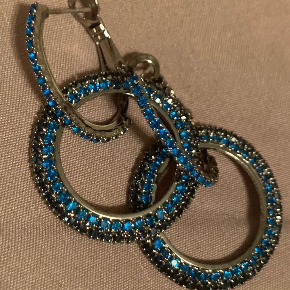 Round dangle earrings